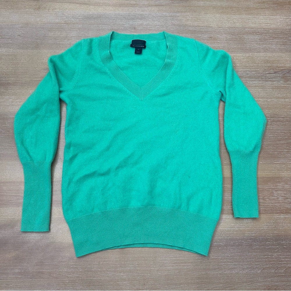 J Crew Green Soft Italian Cashmere Boyfriend Sweater Medium Banded Quiet Luxury